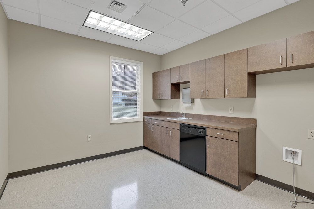 Cross Park Center: 9123 - 9131 Cross Park Drive, Knoxville, TN 37923